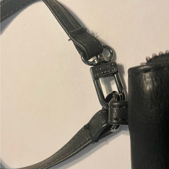 Steve Madden - NWOT -wristlet 5”x 7”- faux pebble leather - pewter accent pull - Picture 3 of 6